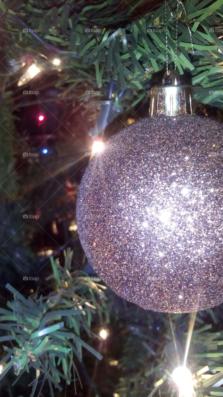 Marry Christmas, postal navideña, árbol y esfera.