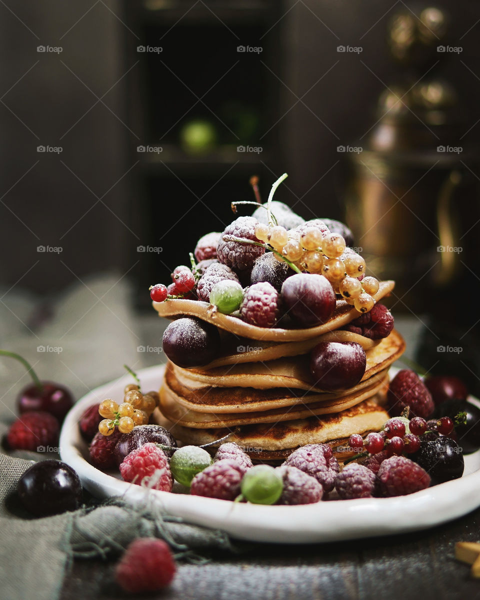 pancakes with berries