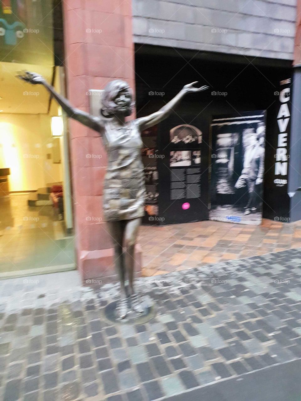 cilla black statue Liverpool