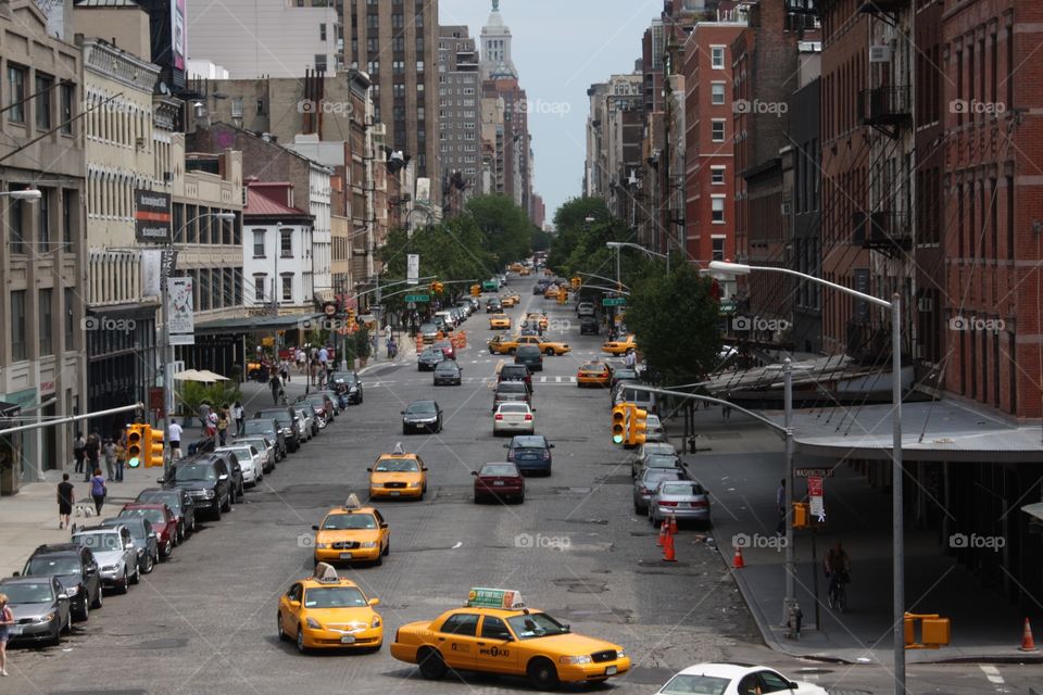 Lime if NY cabs turning corner