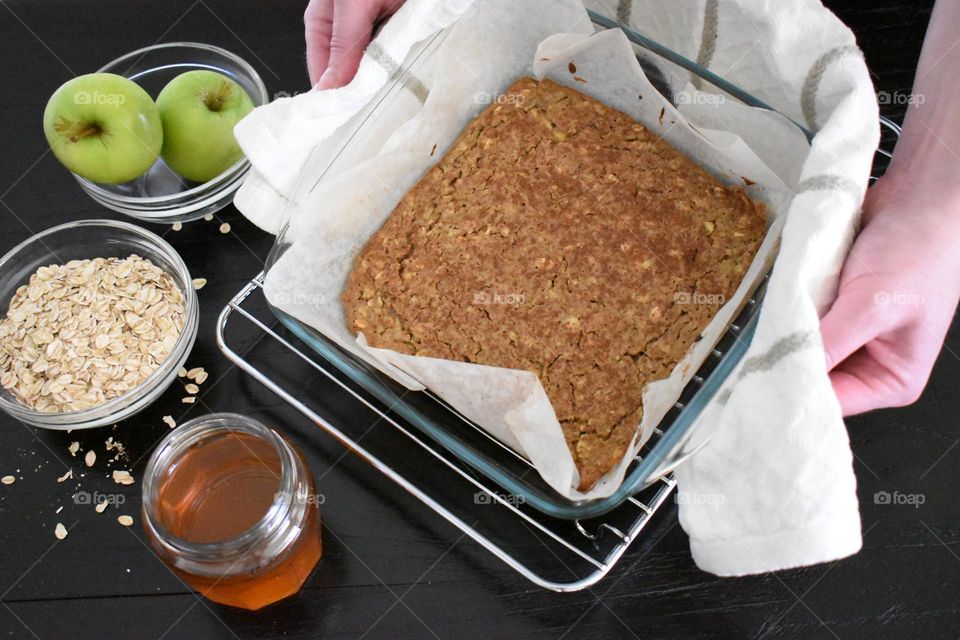 Healthy Apple, Oatmeal, Honey and Cinnamon Squares