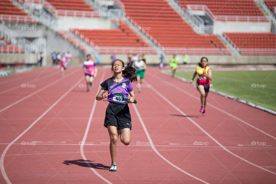 Athletic athlete in the track for the race