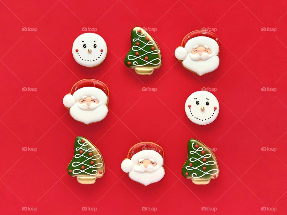 Christmas gingerbread, square on red, Santa, green tree, snowman