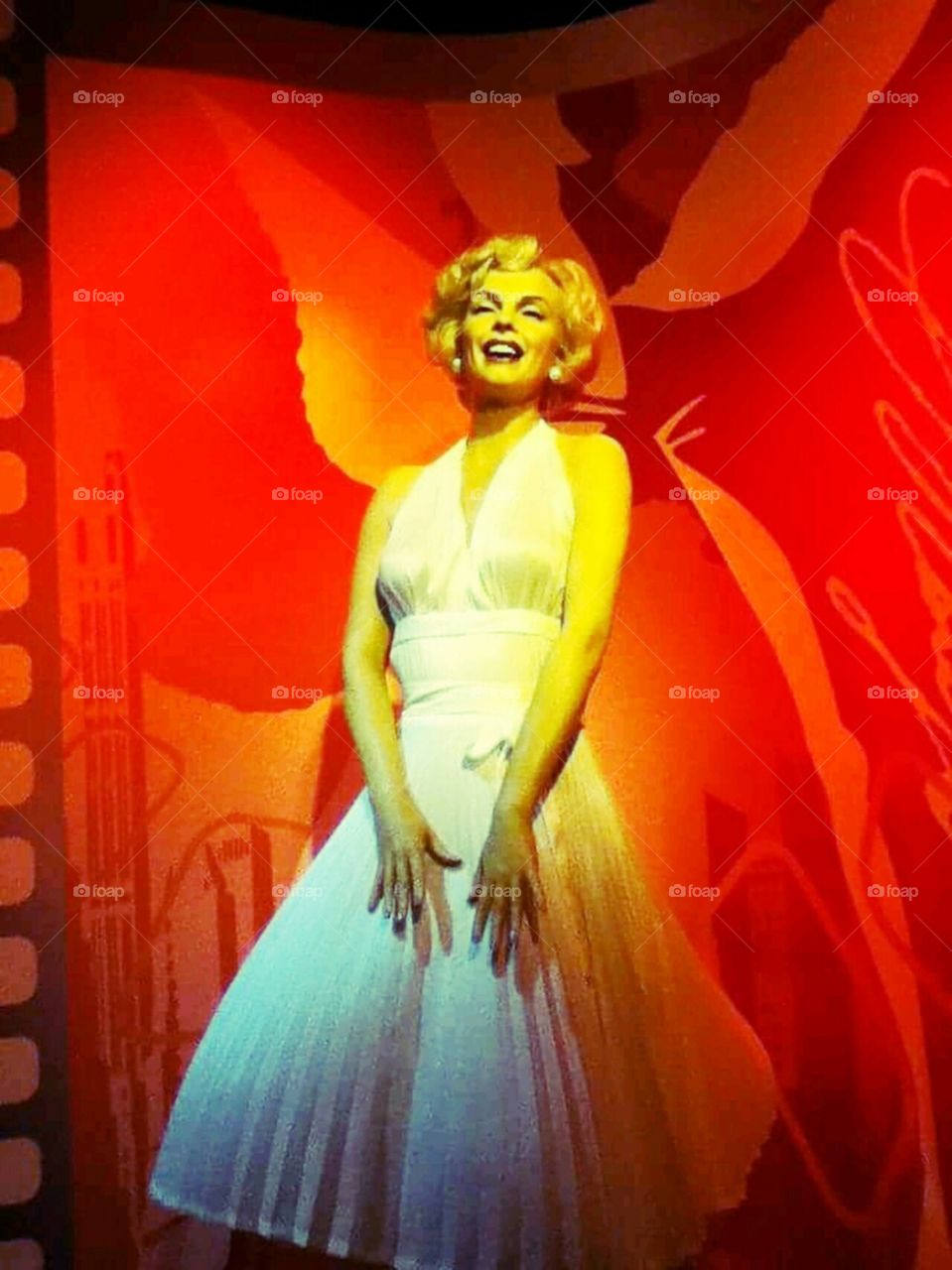 "Dogs never bite me. Just humans" Marylin Monroe. Madame tussauds Amsterdam.