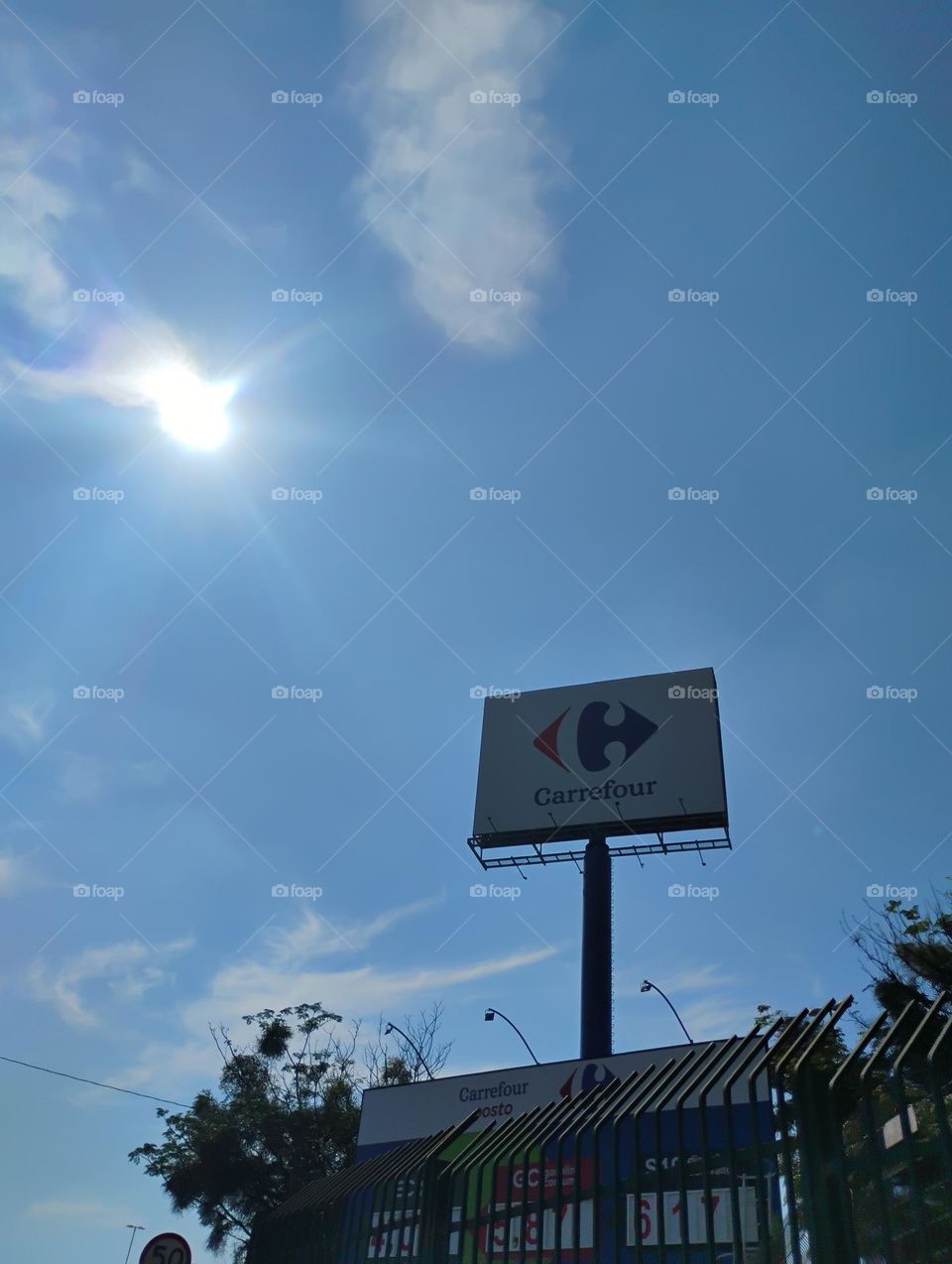 Os postos Carrefour oferecem vários benefícios, incluindo: combustíveis, produtos automotivos e de conveniência ...