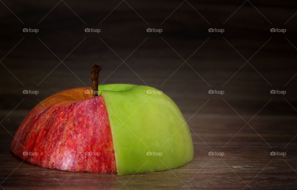 Slice of apples on wood