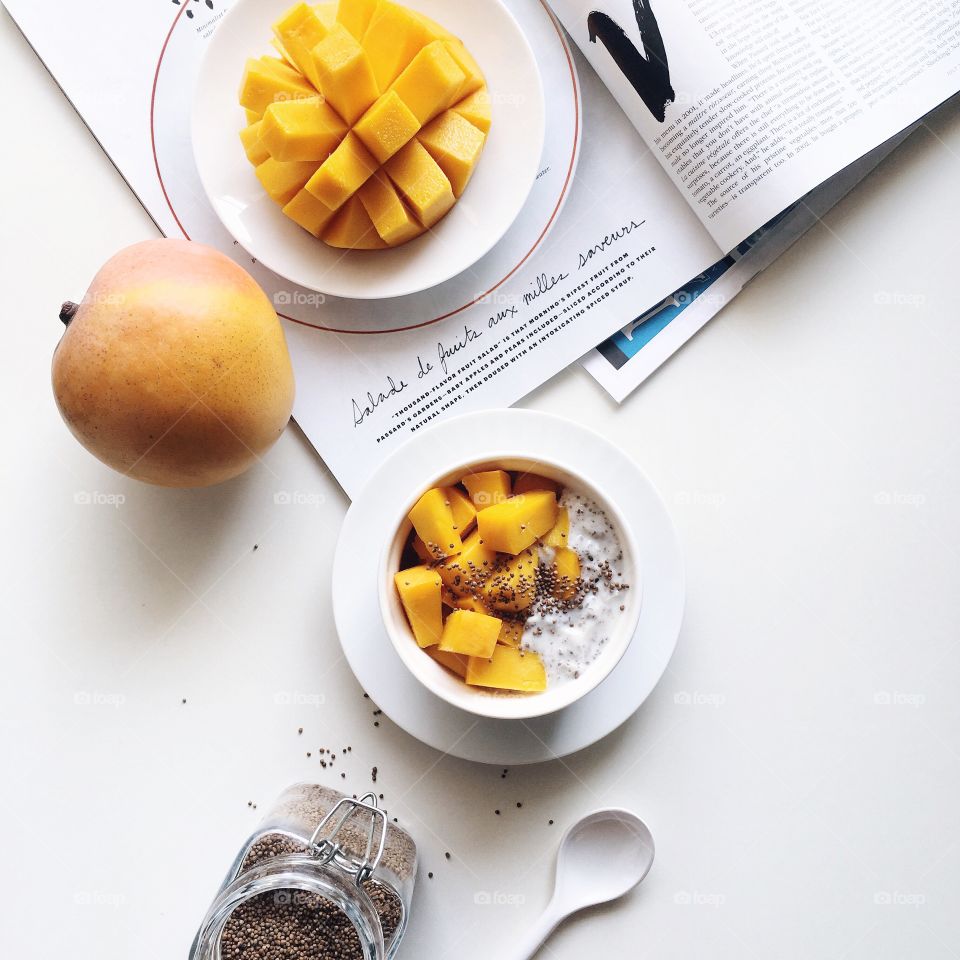 Awesome Food Flats Lays : Healthy breakfast with R2E2 mango, yogurt, chia seed and perilla seed.