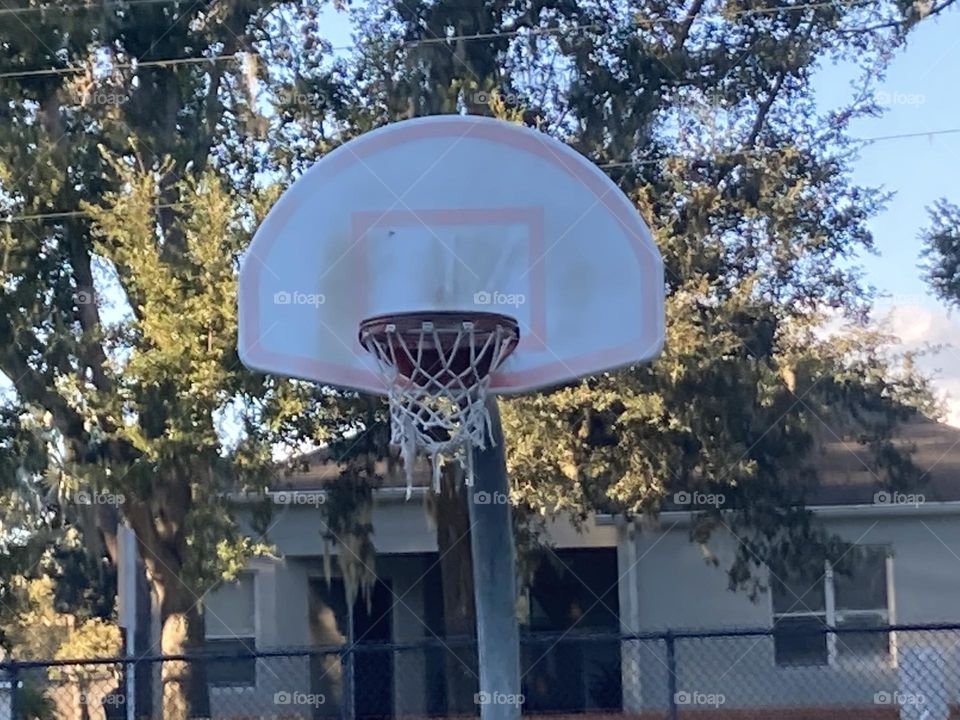 Basketball hoop