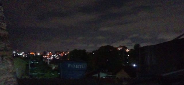 céu escuro, sobre luzes da sociedade