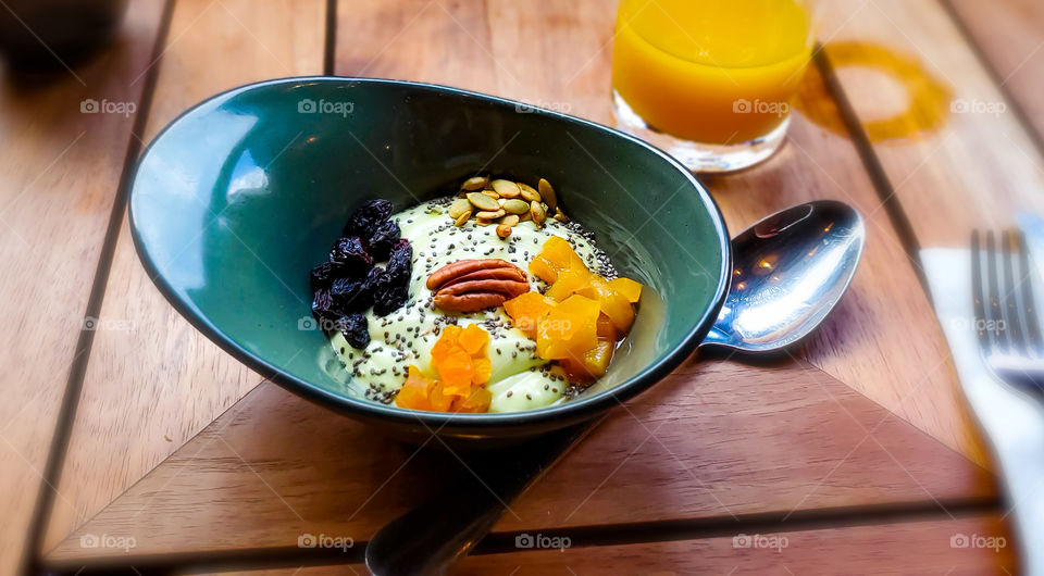 Avocado smoothie bowl for a  healthy breakfast win