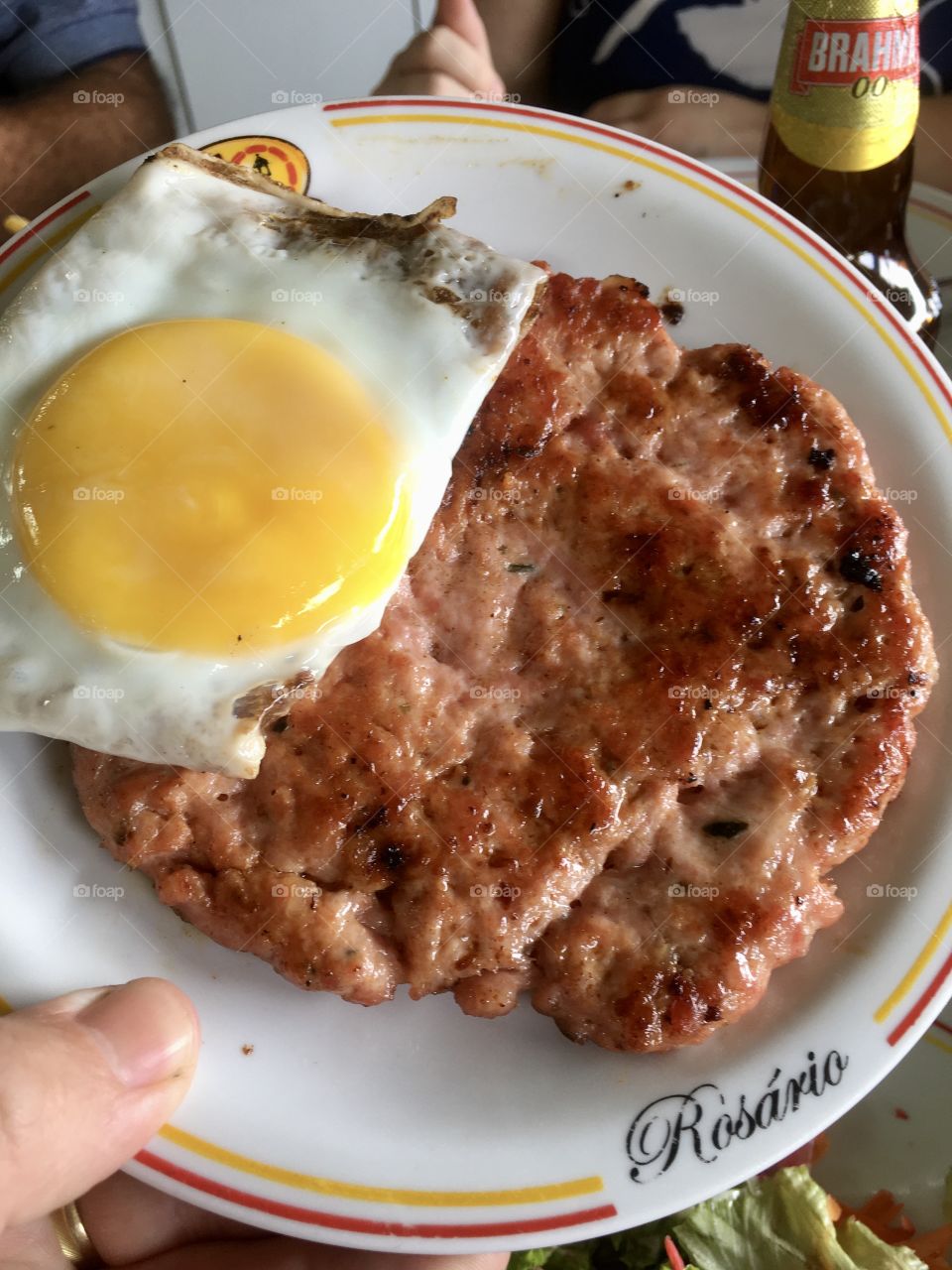 Hey!  Sausage and egg? What a beautiful and Brazilian lunch ... good quality and tasty food! / Ôpa! Linguiça e ovo? Que belo e brasileiro almoço... comida de boa qualidade e bem saborosa!