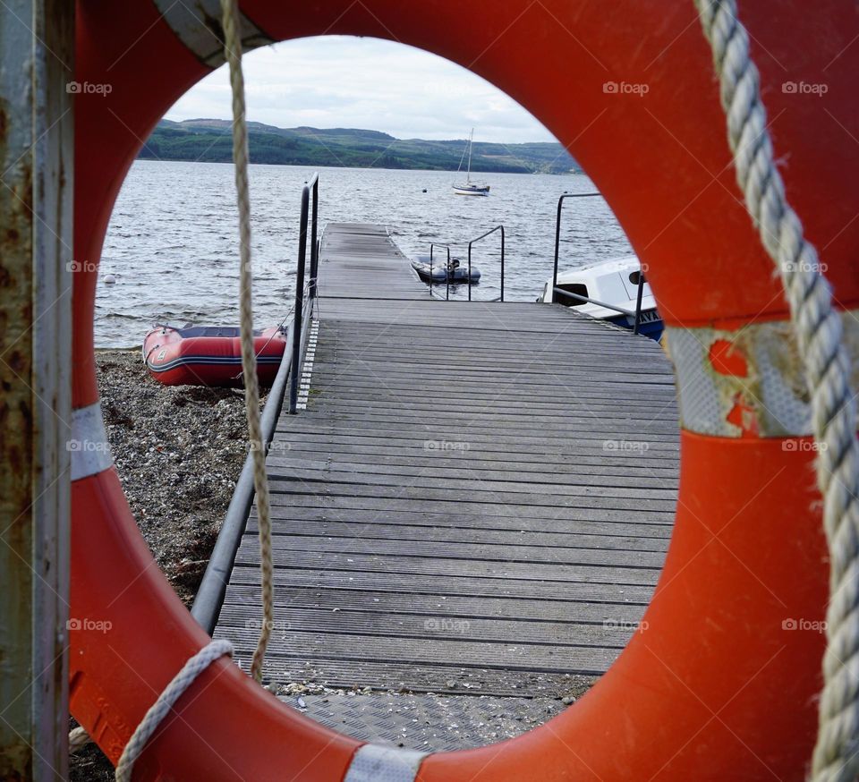 Round hole view from lifebuoy   🛟