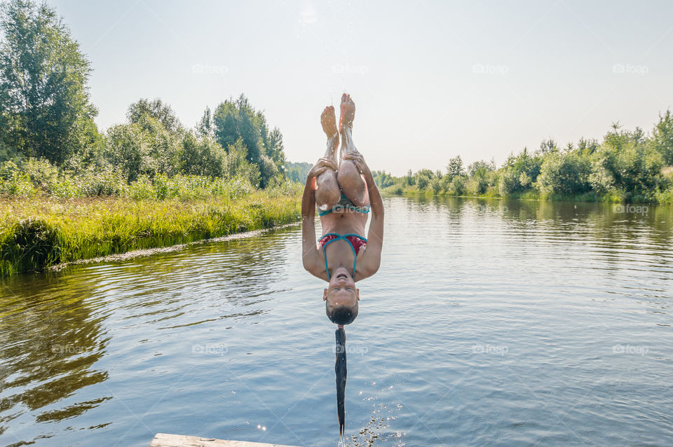 Salto in the lake, have fun, upside down