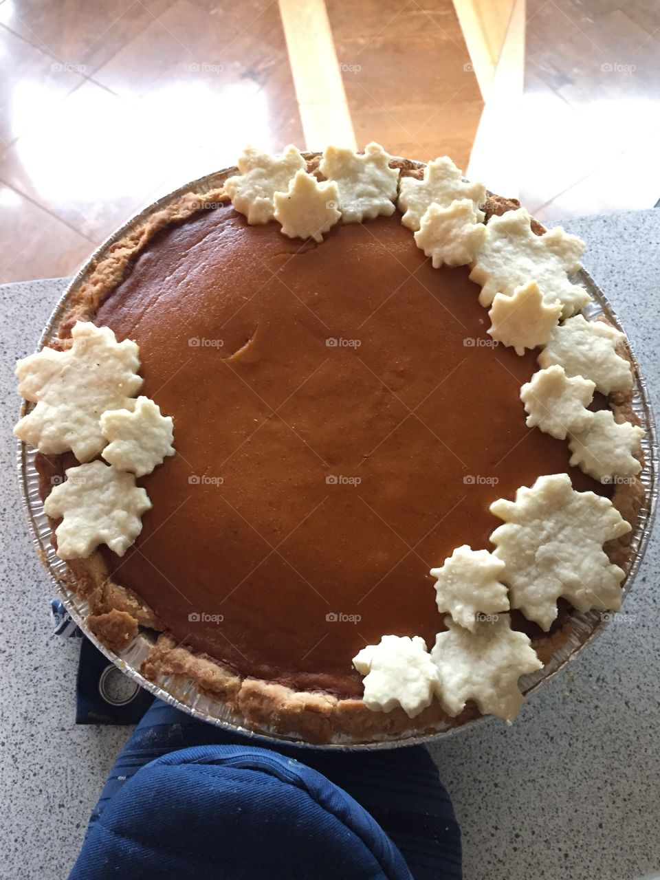 Homemade thanksgiving pumpkin pie 