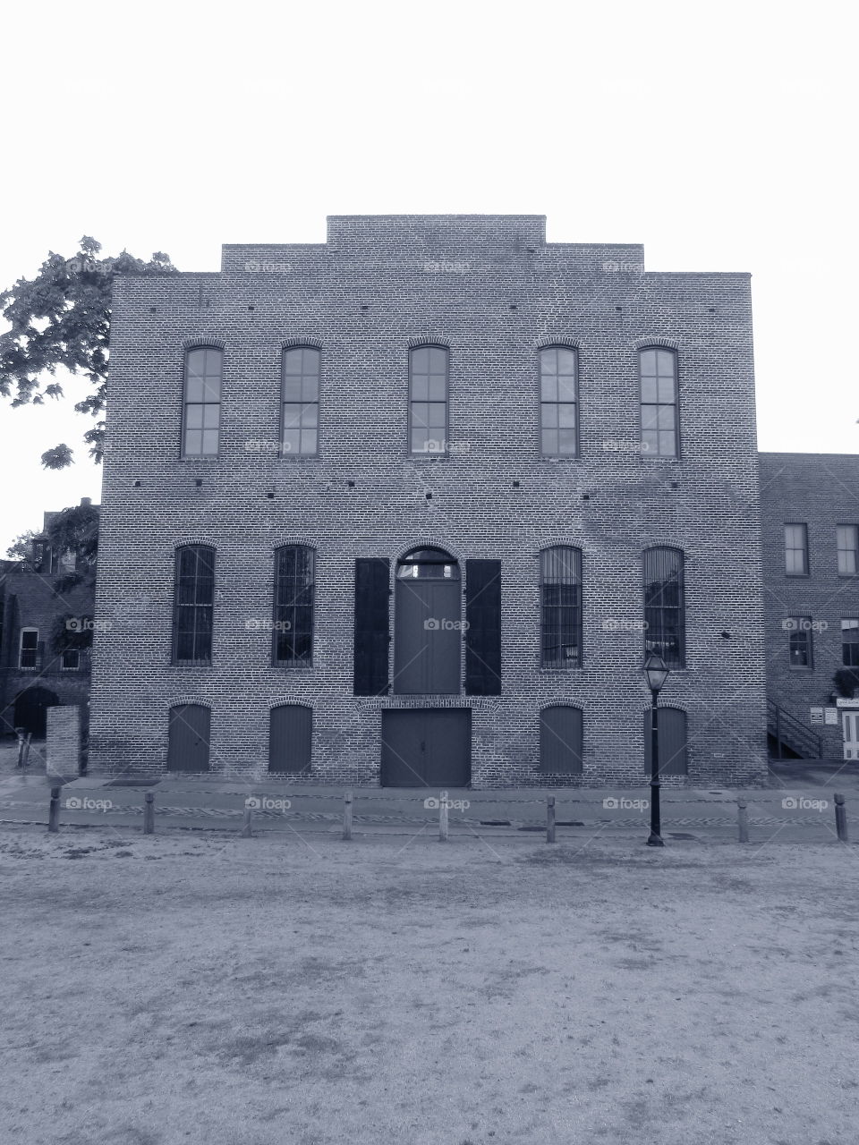 brick architecture. taking photos in Old Town Sacramento