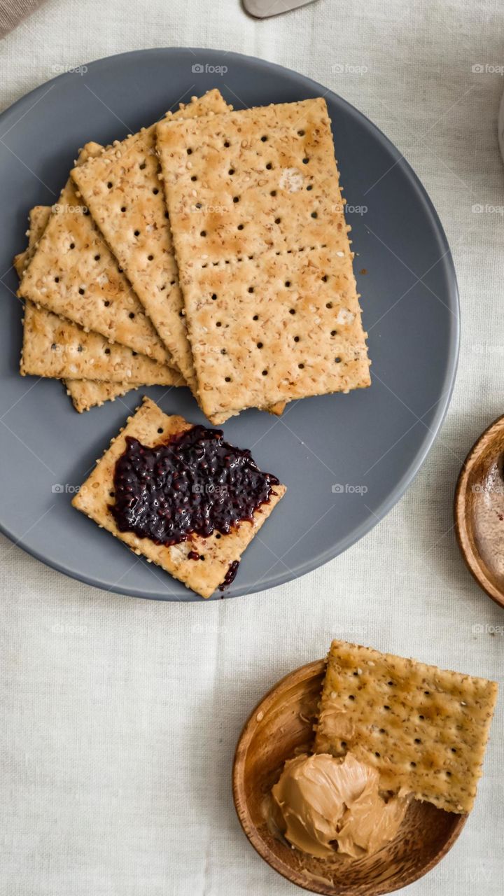 Crackers with jelly