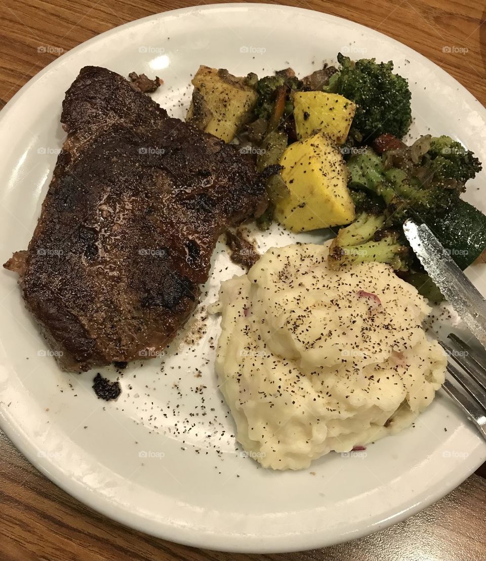 Sirloin steak supper at Denny’s. This meal looks mighty good and would definitely satisfy one’s appetite.