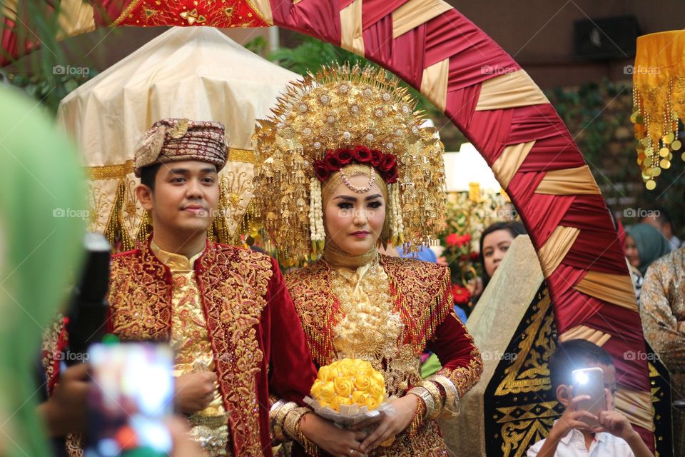 Indonesian wedding culture (padangnese), this is an one of mostly Indonesian wedding culture, this is Padangnese Tradition (tradition from Padang Indonesia) there are much more tradition likw sundanese, Javanese, or Balinese and much more