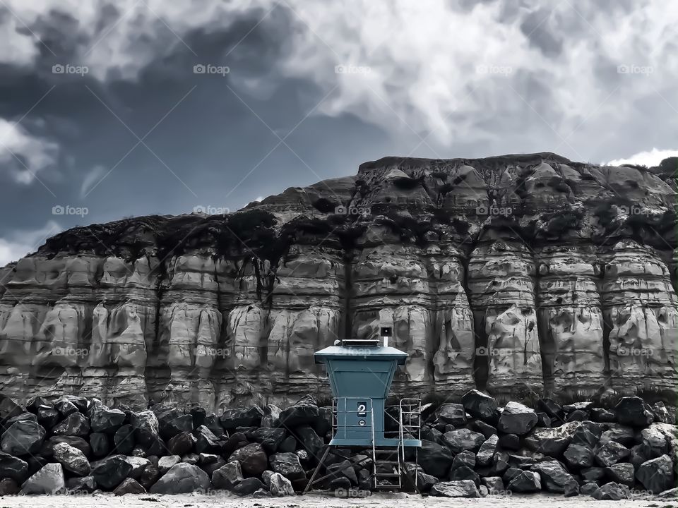 Foap Mission Color vs Black and White! Life Guard Stand Against Sand Cliffs Along The Southern California Coastline!