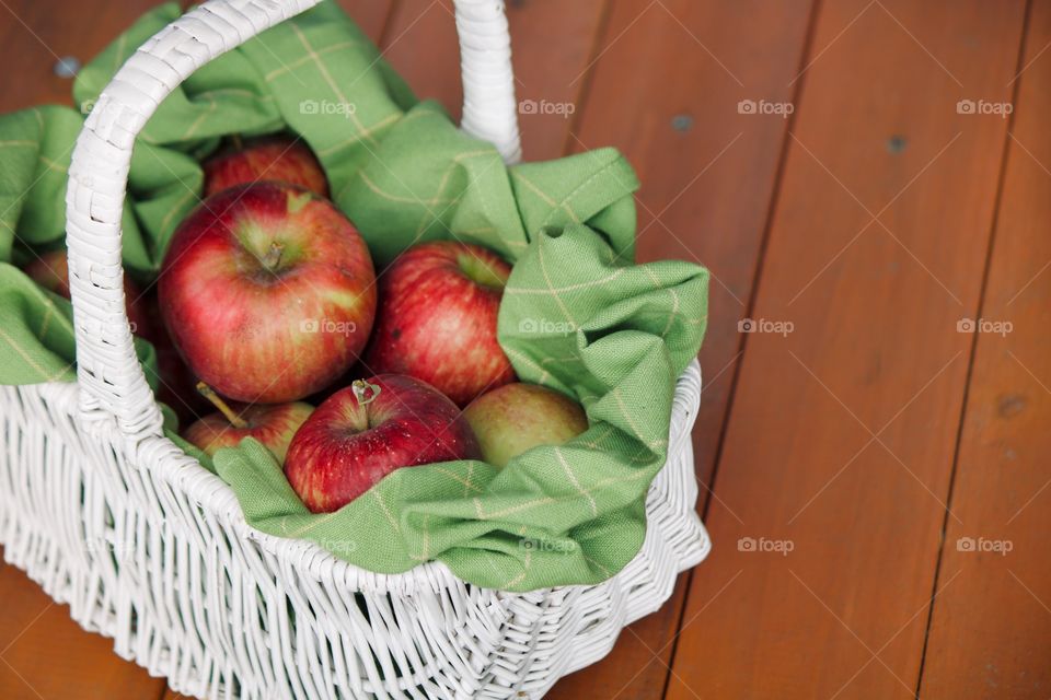 Basket of red apples 