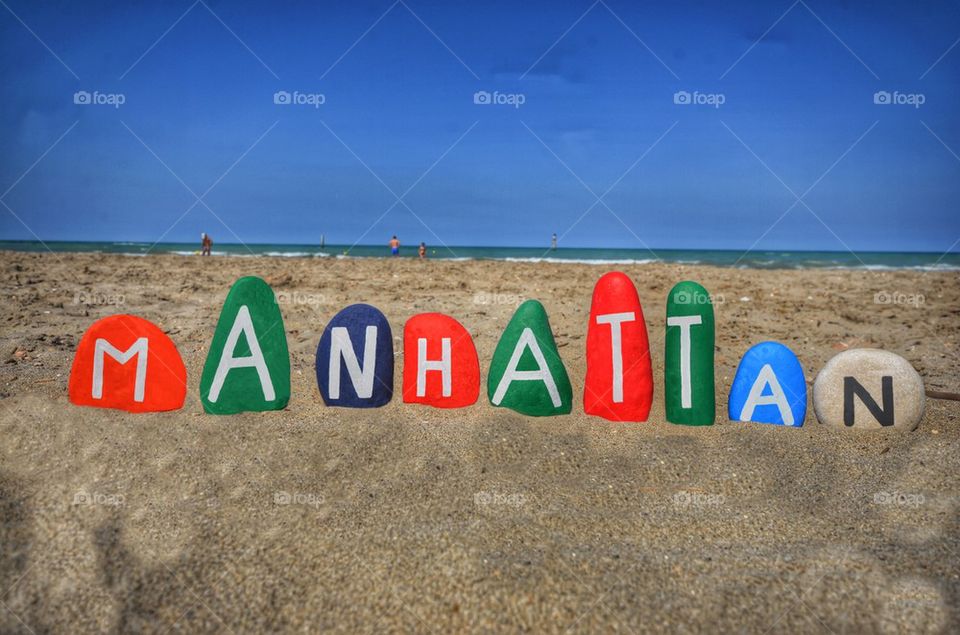 Manhattan, cockail name on colored stones