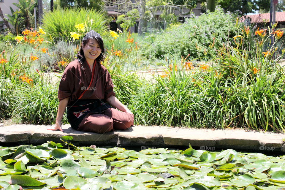 green girl happy young by hlehnerer
