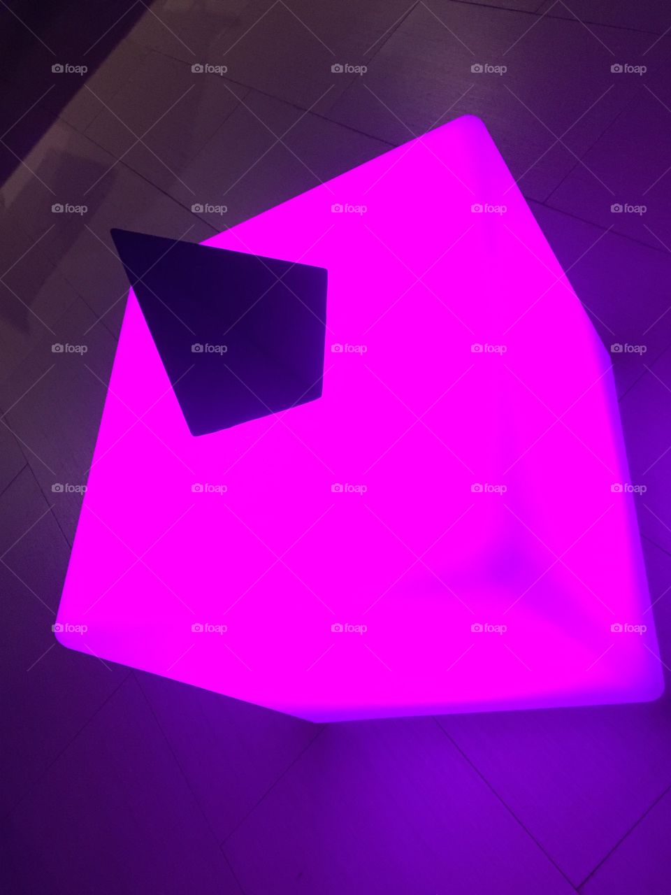 Light vs Dark
Cube vs Pyramid