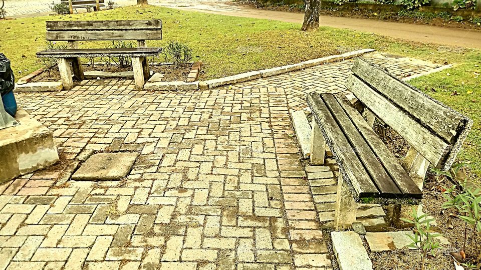 BANCOS PRAÇA PEDRAS