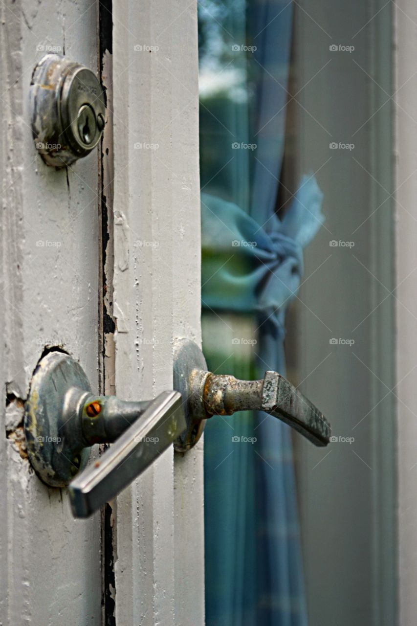 A rusty doorway to a warm home