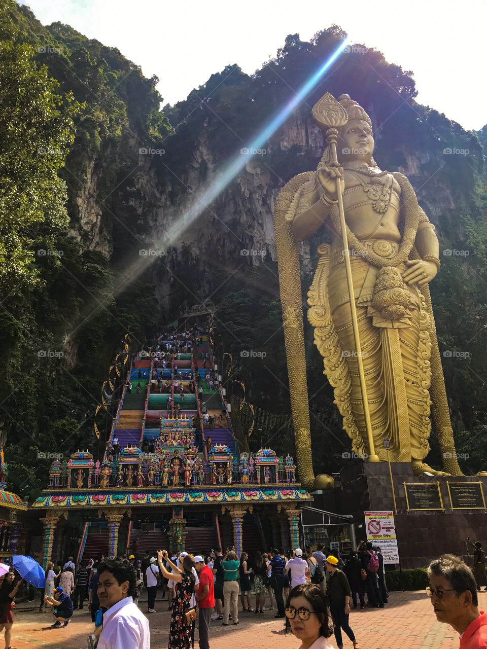 A monument that seems to have been built by the gods themselves in Malaysia.Both a natural and man-made wonder, this holy monument incorporates both the stunning features of Malaysia’s limestone mountains and religious sculptures of the Hindu faith.