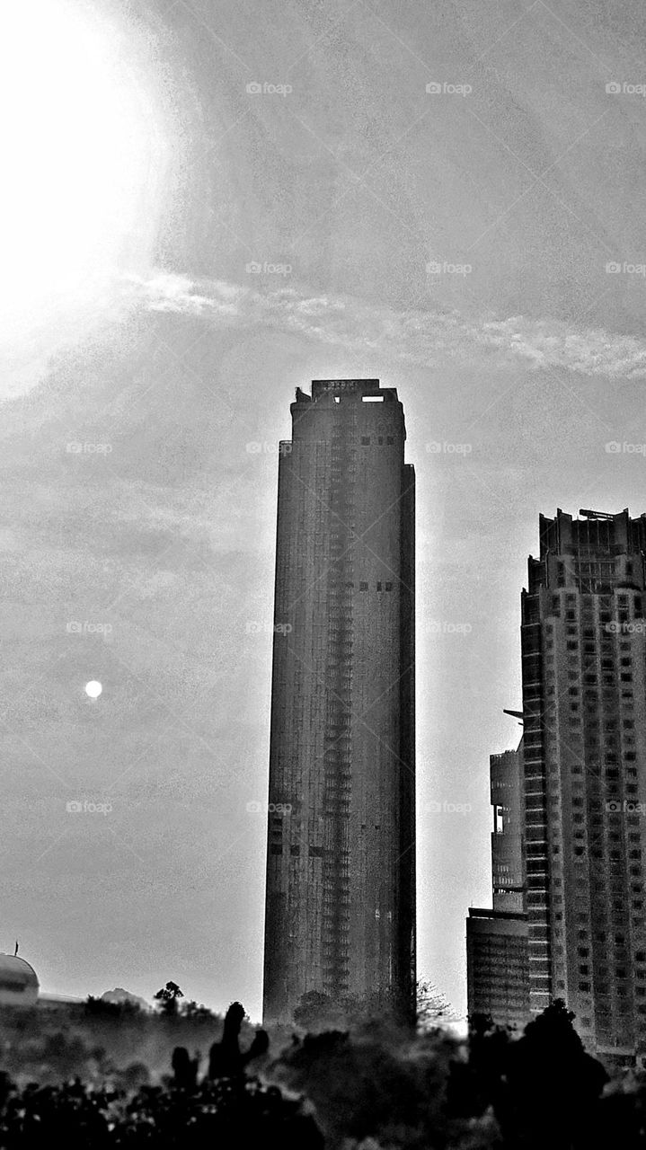 Classic Sunshine and Skycraper in The Morning