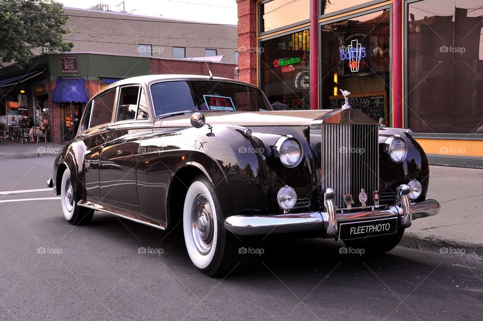1959 Rolls Royce Classic Car. Collector car classic, 59' Rolls Royce in two tone Brown and champagne. This vintage automobile is in showroom condition