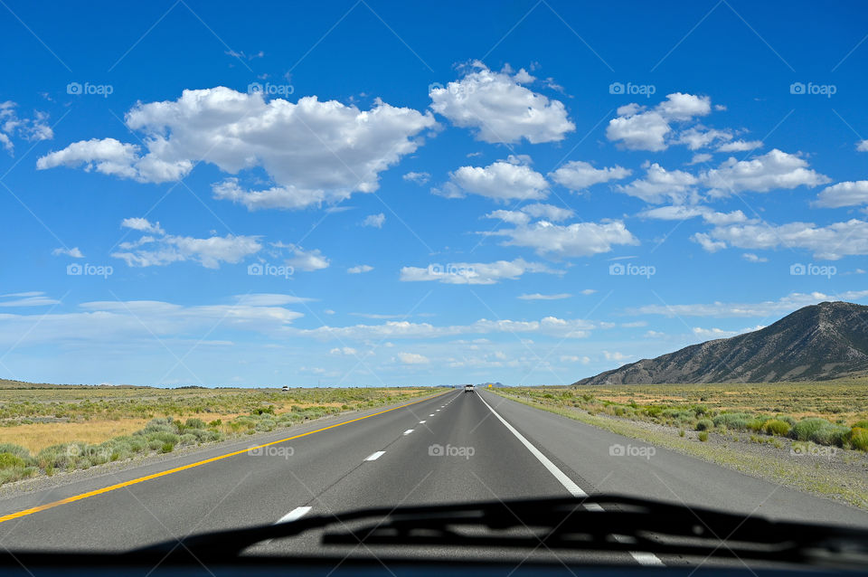 The open road of the USA, 85 mph to run until the next destination of the state. 