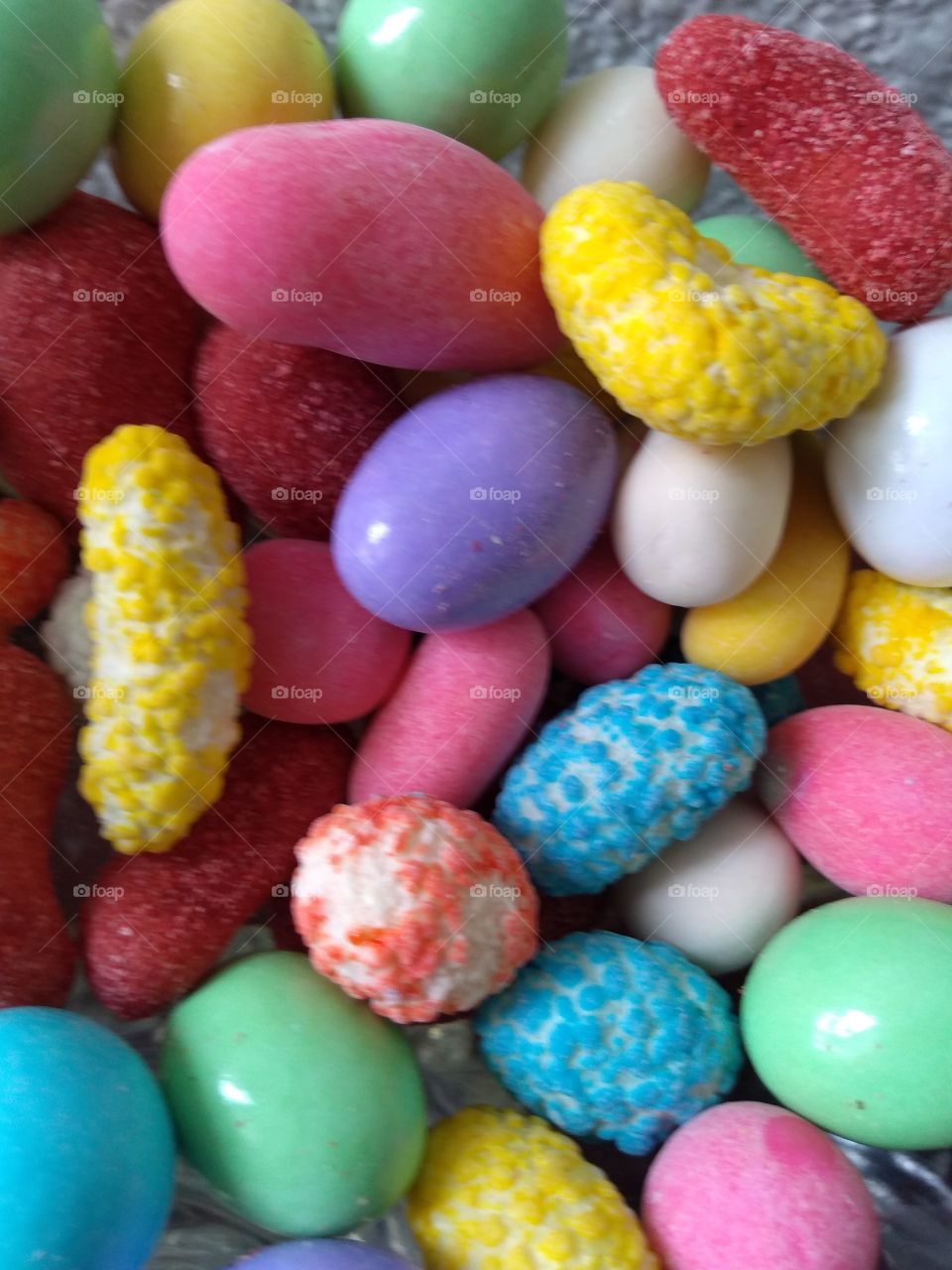 bolitas de varios colores.