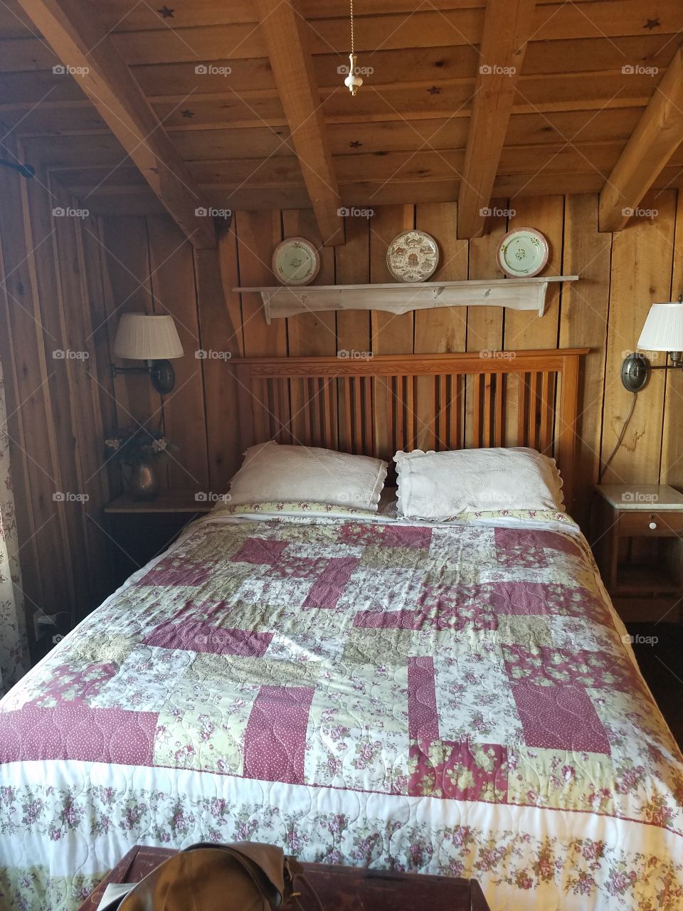 log cabin, old bed, quilt, pillows, shelf, decor, authentic, rustic, wood, original, lamps, nostalgic