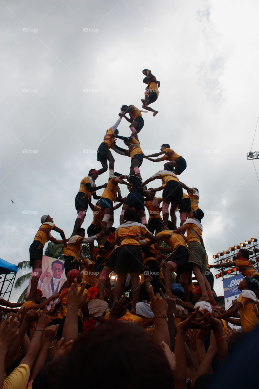 a fall at the time of constructing a human tower.