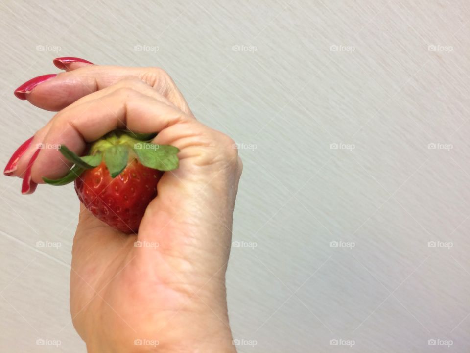 Hands holding food 