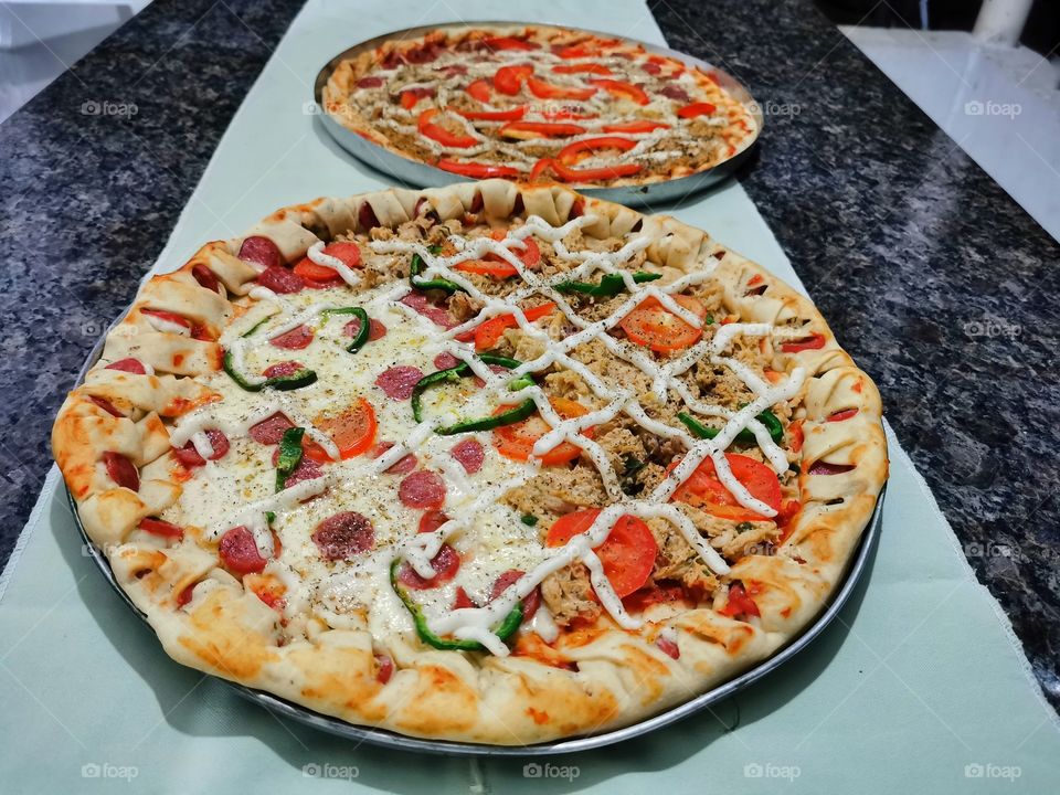 Pizza de borda trançada