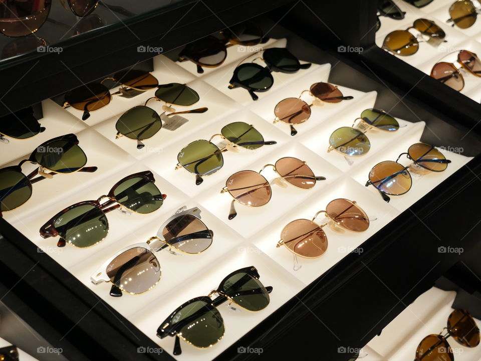 Sunglasses shelf 