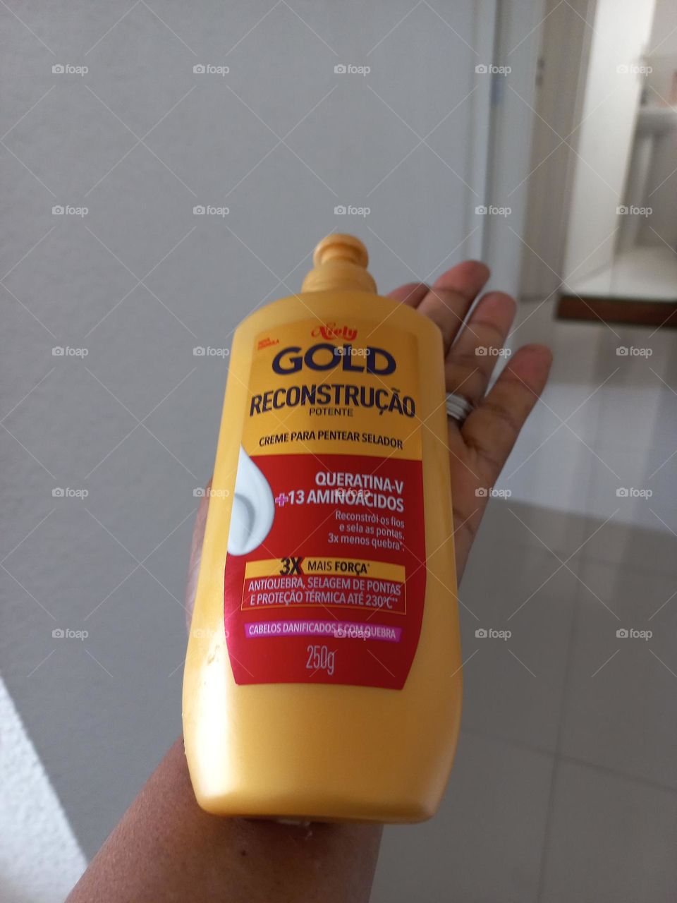 Está com os cabelos danificados e com quebra? Use o creme para pentear selador da Niely GOLD RECONSTRUÇÃO POTENTE: Antiquebra, selagem de pontas e 3X menos quebra.