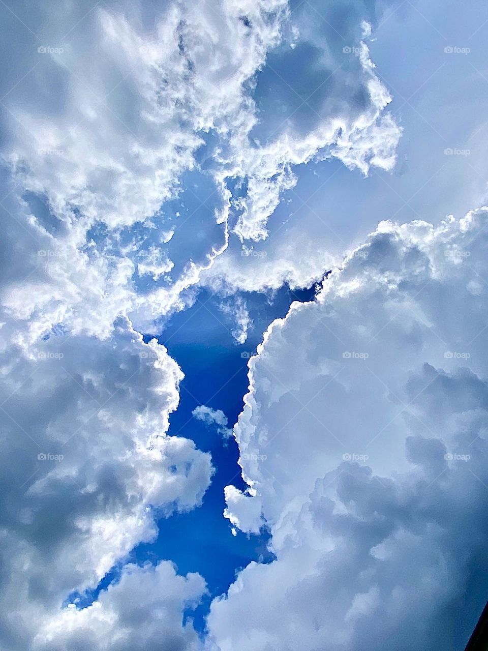 White clouds and blue sky backlit by the sunshine 