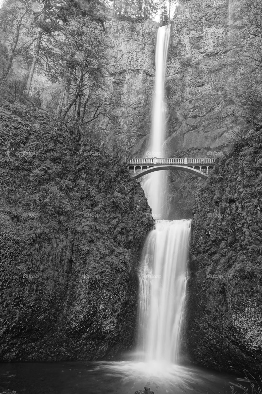 Oregon waterfall sightseeing on summer vacation 