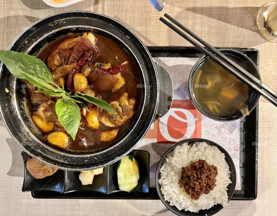 Dinner rice braised chicken soup