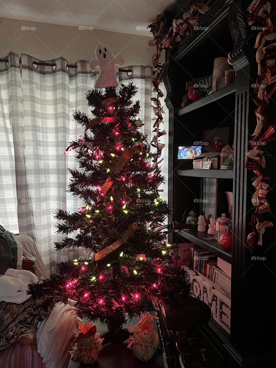 Nothing like a Halloween tree to spruce up this spooky month 