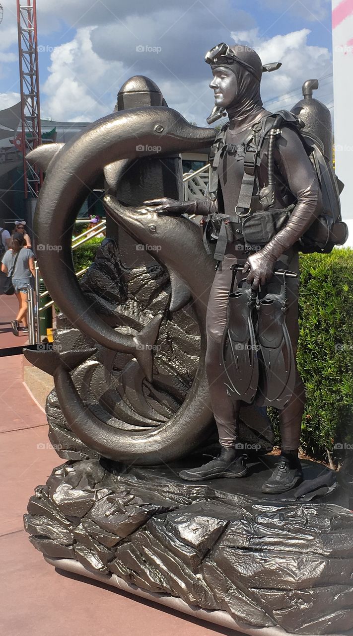 A living statue at Epcot.  I don’t know how they can stand to still with all that paint on them and with the sun beating down on them! 