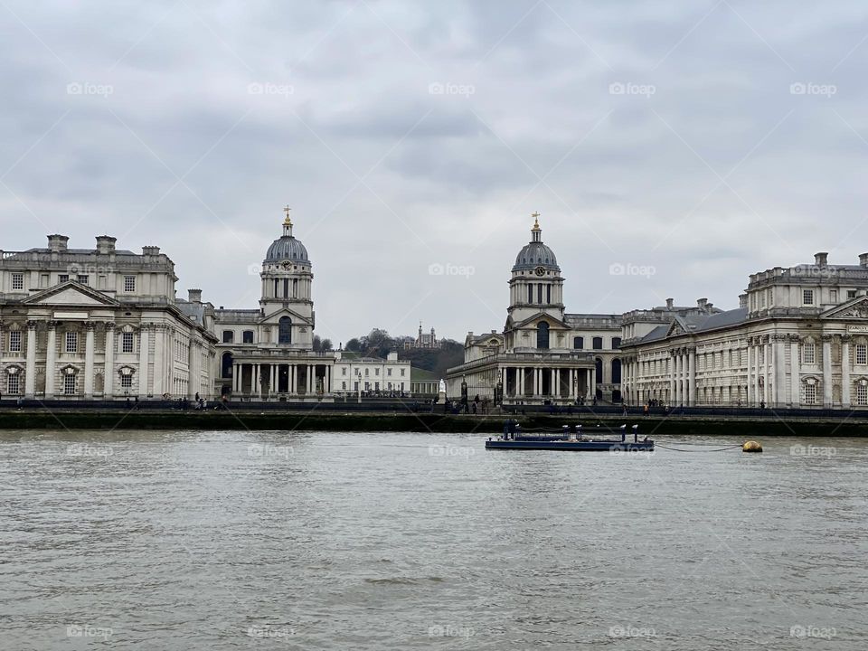 Beautiful view of buildings and river 