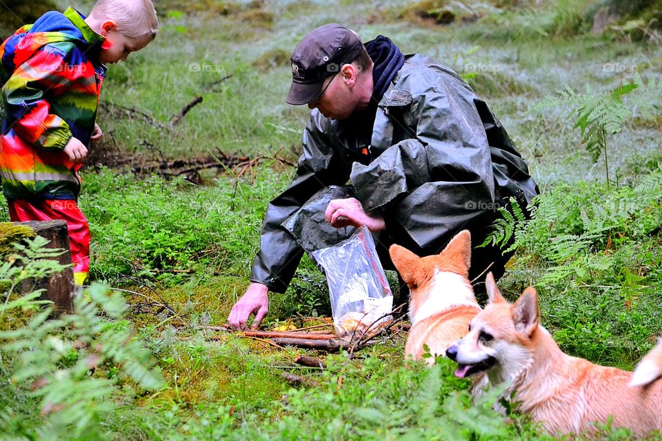 Father / son picking mushroom