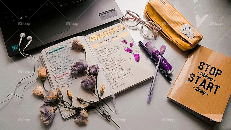 Good bye summer and hello autumn. Here is my bullet journal and bucket list, also special plans for the last month of the summer - August. Also I decorated my desk with my new glasses😝😜 and some flowers