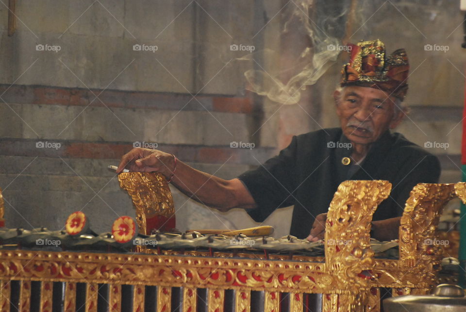 Old Indonesian Kulintang player