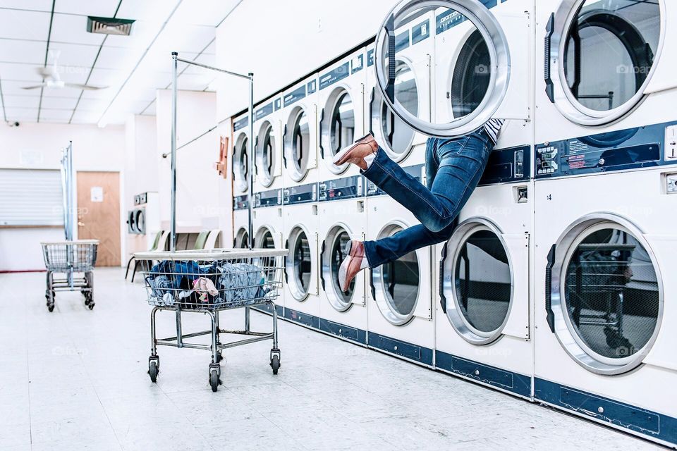 люди прачечная мужчина